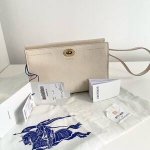 NWT Authentic Burberry Cotswolds Grained Calf Leather Pouch Bag Ivory